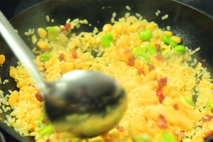 然后加入炒好的食材混合均勻，炒熟即可。出鍋前加少許黑胡椒、鹽和蔥花就可以啦！?。?>
					</div>
					<span>步驟 8/8</span>
					<p>然后加入炒好的食材混合均勻，炒熟即可。出鍋前加少許黑胡椒、鹽和蔥花就可以啦?。?！</p>
				</li>
		</ul>
	</div>
	</div>



<div   id=