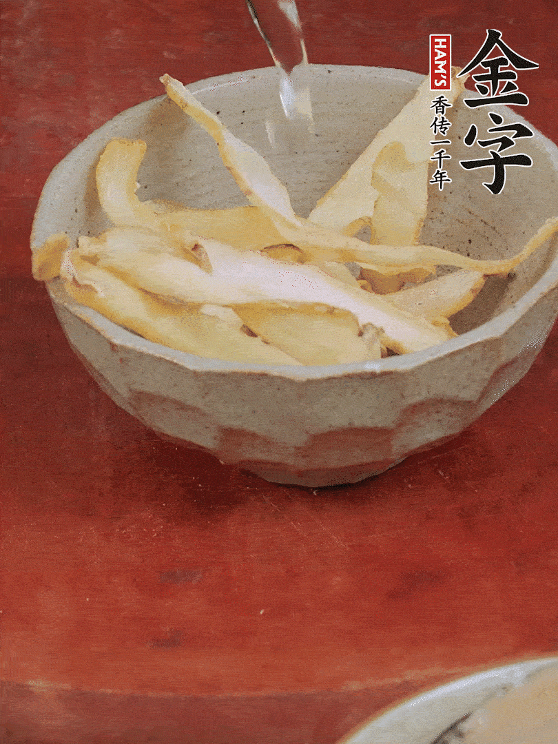 玉竹、花菇分別清水泡發(fā)。