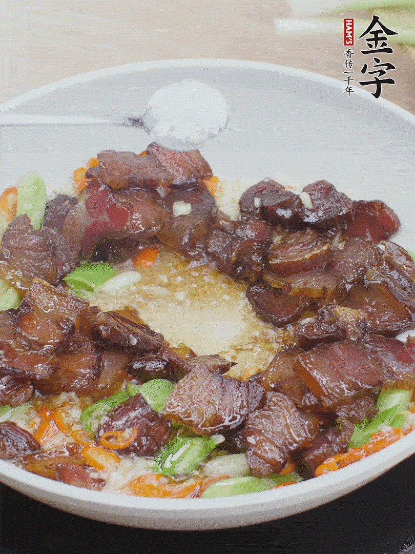 下醬油肉，一點(diǎn)生抽、白糖調(diào)味。