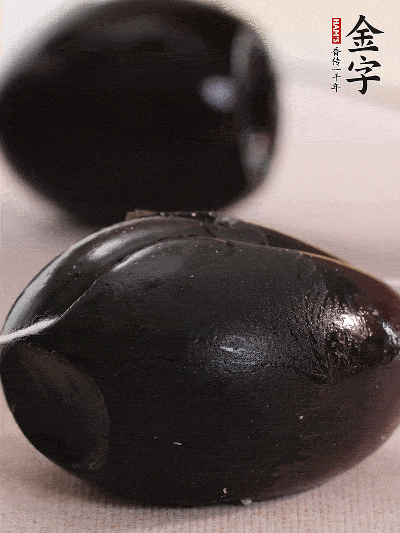 娃娃菜金針菇去跟洗凈，皮蛋改刀。