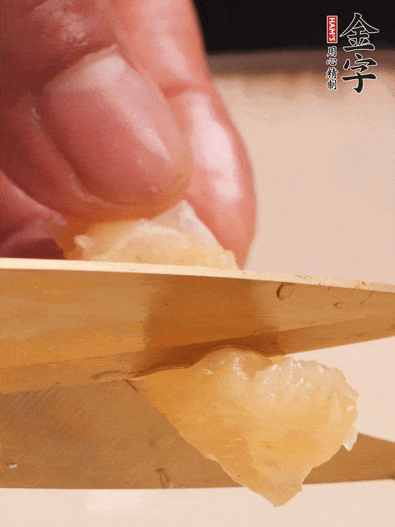 取出放入清水中，清洗表面，再剪成小段