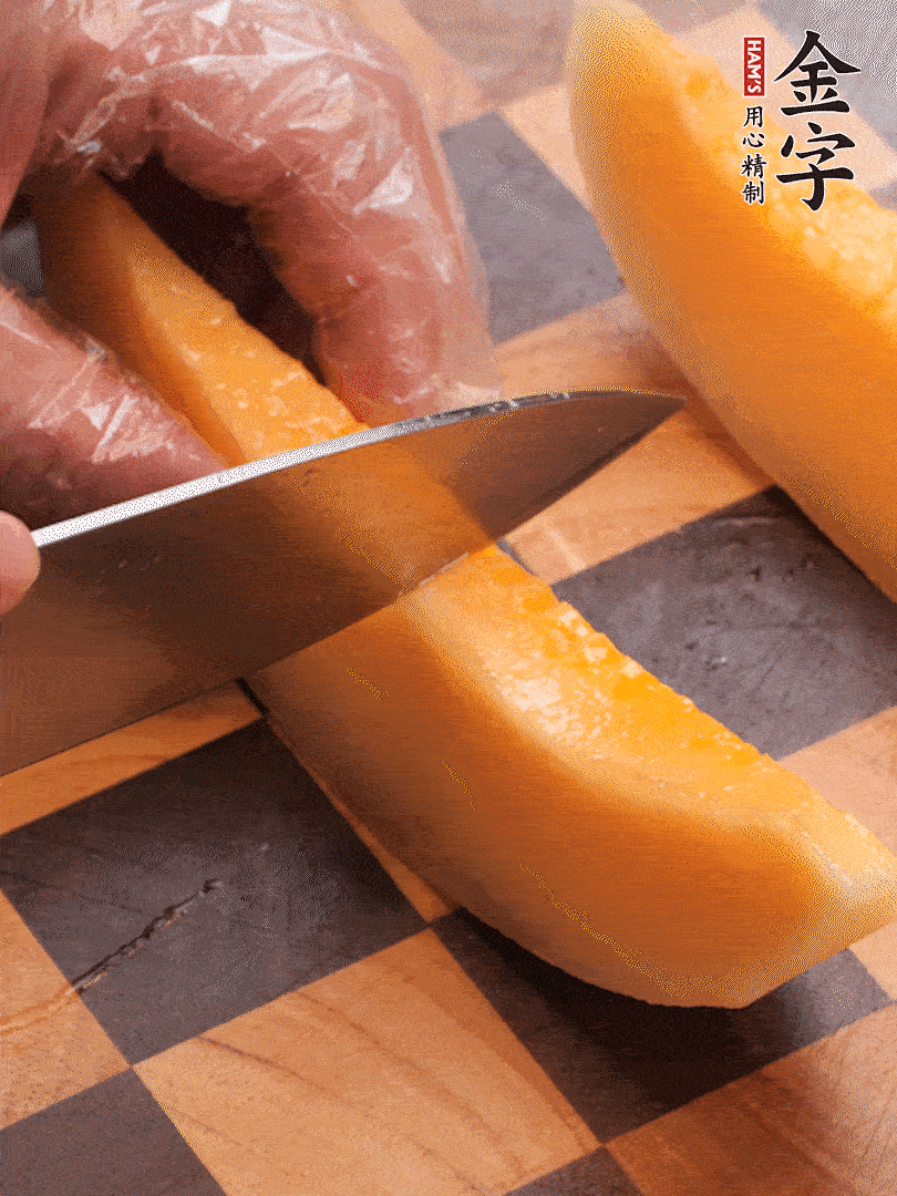 火腿包裹哈密瓜，按圓形擺放
