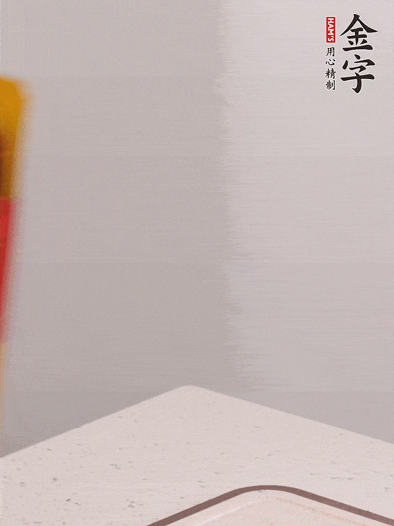 金字火腿切片，溫水浸泡5分鐘，將牛腩放鍋中，倒入比食材多2倍的清水，加姜焯水