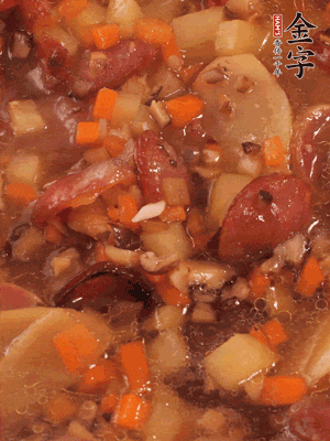 加大半碗水，沒(méi)過(guò)大部分食材
