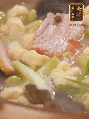 最后加一點(diǎn)蠔油、雞精調(diào)味